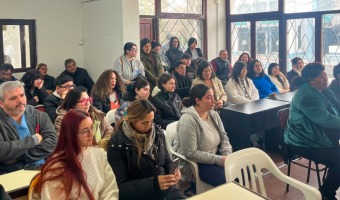 SE REALIZ� LA ENTREGA DE BECAS UADE